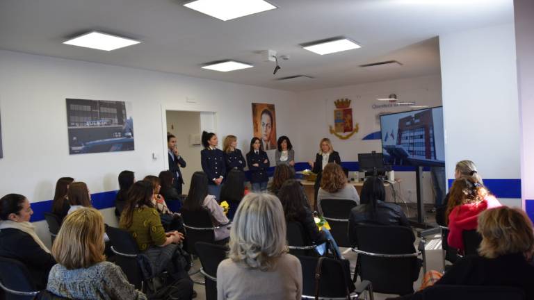 Rimini, 13 ospiti di San Patrignano in visita alla Questura Rimini, 13 ospiti di San Patrignano in visita alla Questura