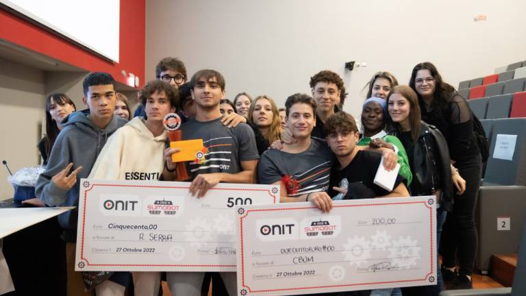 Cesena, l'Itc Serra vince la sfida dei robot alla Onit Sumobot Cup Cesena, l'Itc Serra vince la sfida dei robot alla Onit Sumobot Cup
