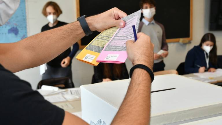 Rimini, va al seggio ubriaco fradicio e va in escandescenza: arrestato a Corpolò Rimini, va al seggio ubriaco fradicio e va in escandescenza: arrestato a Corpolò