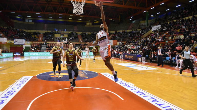 Basket A2, Unieuro: ribaltone vincente (73-77) Basket A2, Unieuro: ribaltone vincente (73-77)