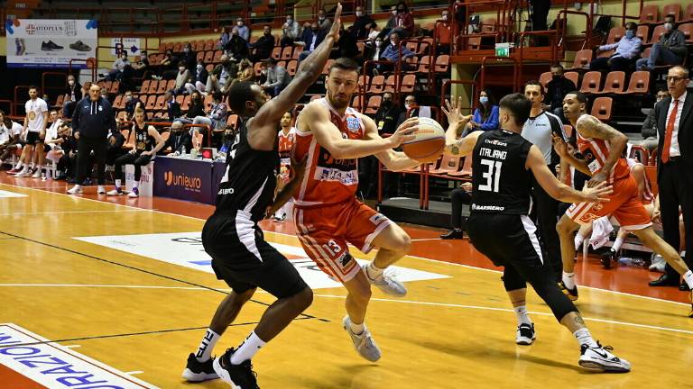Basket A2, Udine ancora tabù: brutto ko per l'Unieuro (74-83) Basket A2, Udine ancora tabù: brutto ko per l'Unieuro (74-83)