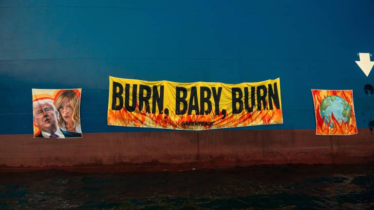 Ravenna. “Stop agli investimenti sul gas fossile”, la protesta di Greenpeace davanti al rigassificatore Ravenna. “Stop agli investimenti sul gas fossile”, la protesta di Greenpeace davanti al rigassificatore
