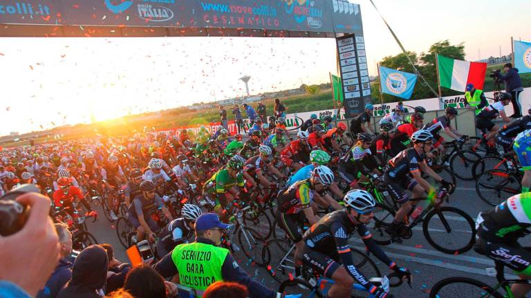 Ciclismo, alla Nove Colli 2024 saranno in 6.350 alla partenza di Cesenatico, sono lontani i tempi del “tutto esaurito” da 12mila Ciclismo, alla Nove Colli 2024 saranno in 6.350 alla partenza di Cesenatico, sono lontani i tempi del “tutto esaurito” da 12mila