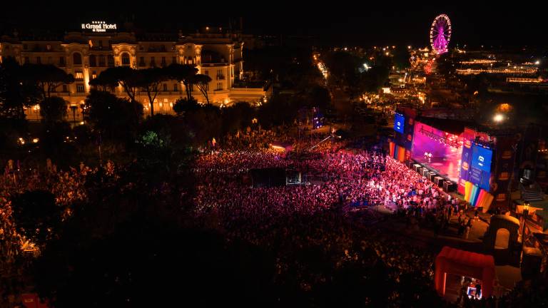 Rds summer festival fa il pienone, 40mila persone alla due giorni di Rimini. FOTOGALLERY Rds summer festival fa il pienone, 40mila persone alla due giorni di Rimini. FOTOGALLERY