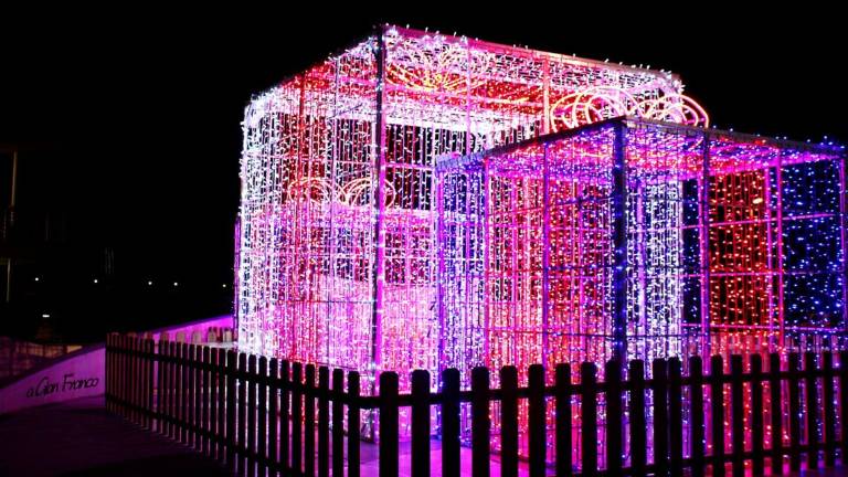 Cattolica. Ecco le luminarie per le feste di Natale Cattolica. Ecco le luminarie per le feste di Natale