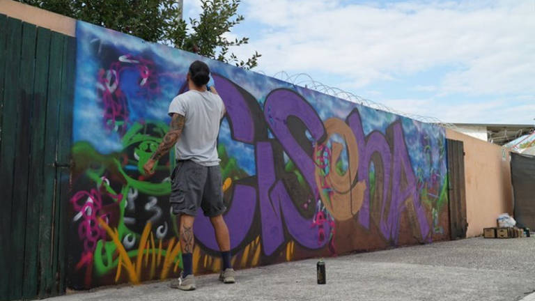La mia Cesena: lo street artist Omar abbellisce il circolo di Pioppa La mia Cesena: lo street artist Omar abbellisce il circolo di Pioppa