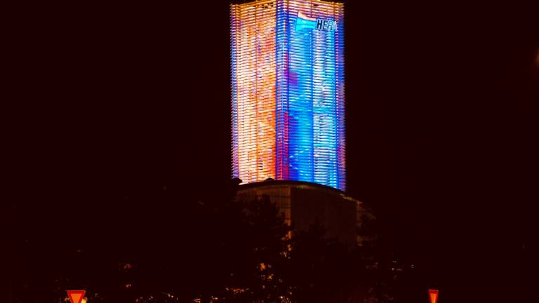 Hera: a Imola centrale di cogenerazione illuminata con i colori ucraini Hera: a Imola centrale di cogenerazione illuminata con i colori ucraini