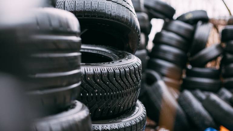 Cervia, truffa: vende gomme invernali on line a 200 euro, ma alla fine ne paga lui 1.200 Cervia, truffa: vende gomme invernali on line a 200 euro, ma alla fine ne paga lui 1.200