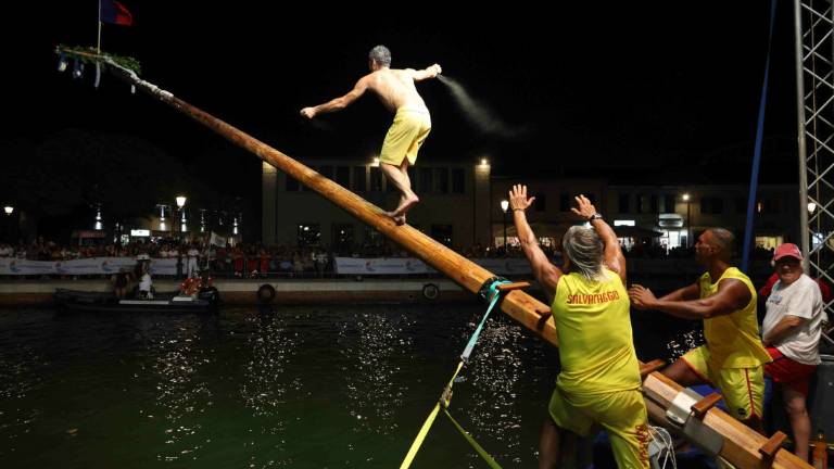 Cesenatico, Vincenzi vince ancora la Cuccagna e il trofeo va a Sala - Gallery Cesenatico, Vincenzi vince ancora la Cuccagna e il trofeo va a Sala - Gallery