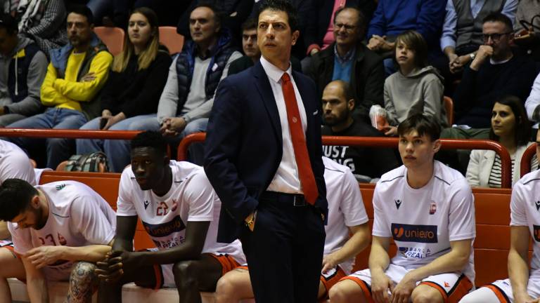 Basket A2, Unieuro-Cantù: sfida d'altri tempi col dubbio-Cinciarini Basket A2, Unieuro-Cantù: sfida d'altri tempi col dubbio-Cinciarini