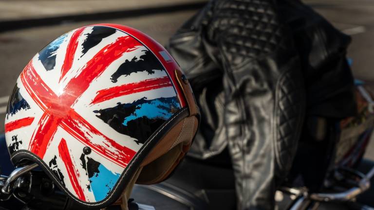 Cesena, lite nel traffico: colpito e ferito con un casco in faccia Cesena, lite nel traffico: colpito e ferito con un casco in faccia