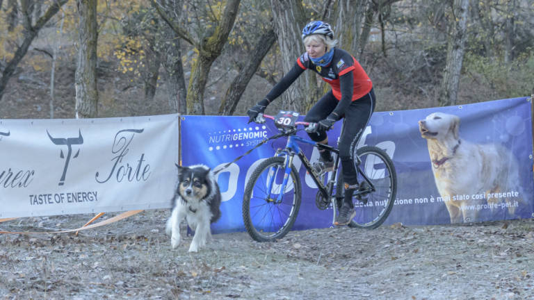 In bici con il cane: la campionessa sammarinese vince la Yeti race e andrà ai Mondiali In bici con il cane: la campionessa sammarinese vince la Yeti race e andrà ai Mondiali