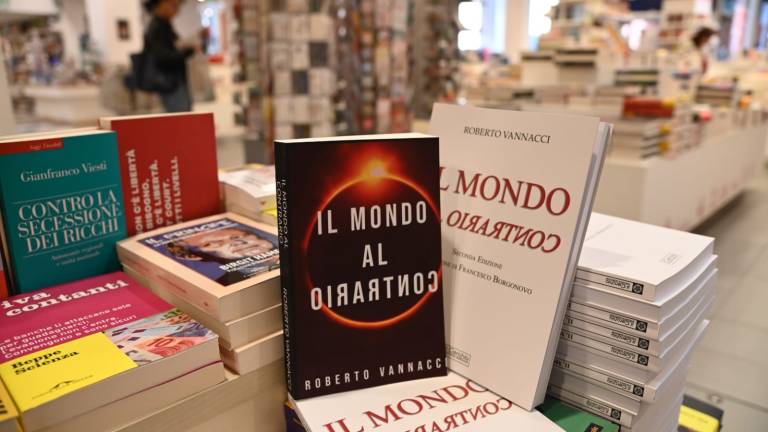 Il libro di Vannacci edito a Rimini da oggi nelle librerie: L'hanno voluto tutti Il libro di Vannacci edito a Rimini da oggi nelle librerie: L'hanno voluto tutti