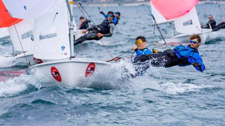 Alcune immagini di atleti del Centro Velico Punta Marina impegnati in regata Alcune immagini di atleti del Centro Velico Punta Marina impegnati in regata