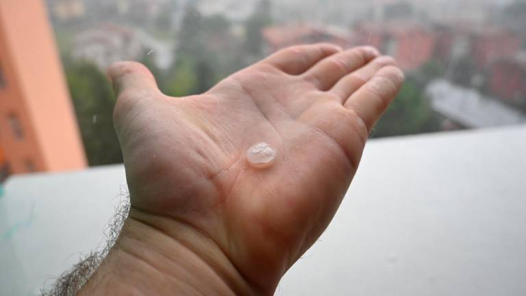 Maltempo: temporali forti e grandine in Romagna, smottamenti e allagamenti nel Forlivese Maltempo: temporali forti e grandine in Romagna, smottamenti e allagamenti nel Forlivese