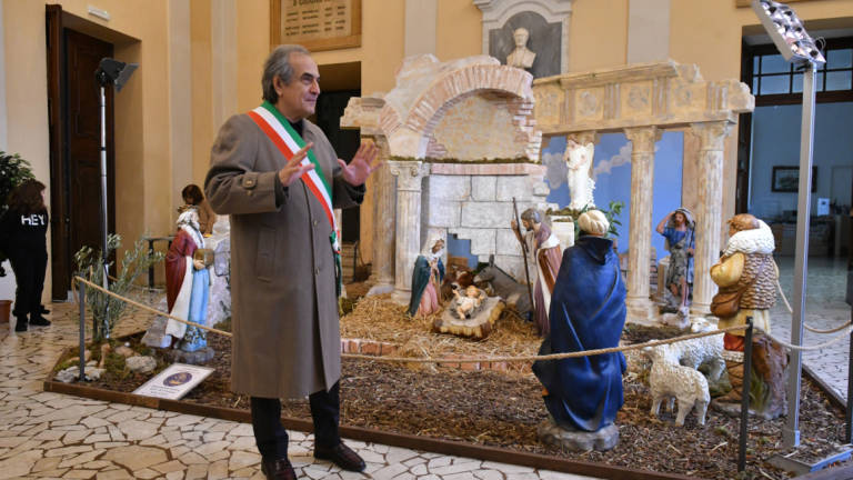 Forlì. Inaugurato il presepe in Comune, il sindaco: Un gesto universale di pace Forlì. Inaugurato il presepe in Comune, il sindaco: Un gesto universale di pace