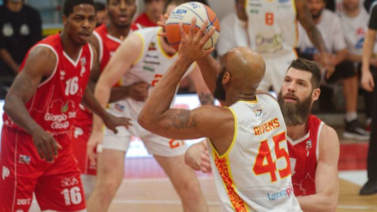 Basket A2, OraSì-Latina si gioca lunedì alle 17.30 Basket A2, OraSì-Latina si gioca lunedì alle 17.30