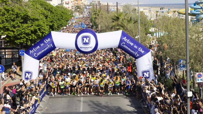 Rimini Marathon, una folla di corsa GALLERY Rimini Marathon, una folla di corsa GALLERY