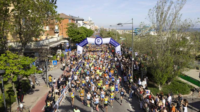 Rimini Marathon, una folla di corsa GALLERY Rimini Marathon, una folla di corsa GALLERY