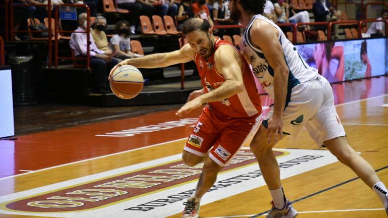 Basket A2 play-off, l'Unieuro Forlì perde 61-64 con Cantù e va in vacanza Basket A2 play-off, l'Unieuro Forlì perde 61-64 con Cantù e va in vacanza