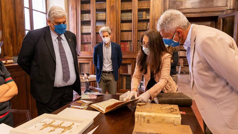 Gambalunga, iniziato restauro di tre incunaboli Gambalunga, iniziato restauro di tre incunaboli