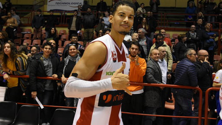 Basket, fantastica Unieuro: Verona cade al Pala Galassi - VIDEO Basket, fantastica Unieuro: Verona cade al Pala Galassi - VIDEO