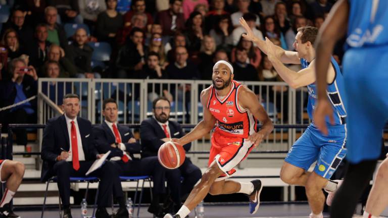 Basket A2 Girone Giallo, l'Unieuro Forlì vince a Treviglio e si tiene il comando Basket A2 Girone Giallo, l'Unieuro Forlì vince a Treviglio e si tiene il comando