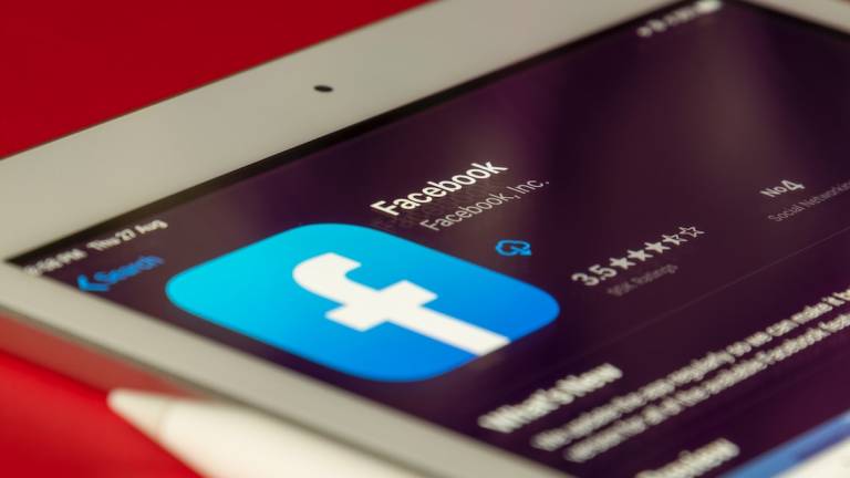 Notizie su google e facebook: i colossi del web dovranno pagare editori e giornalisti Notizie su google e facebook: i colossi del web dovranno pagare editori e giornalisti