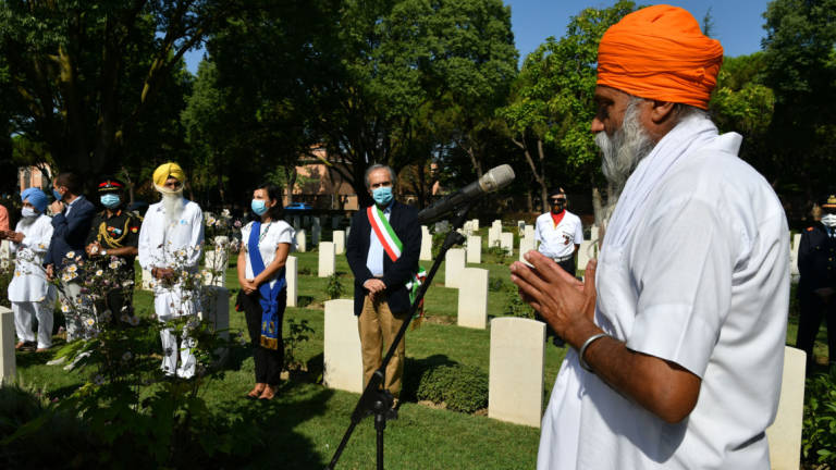 Forlì, sabato torna la cerimonia Sikh al cimitero di guerra Forlì, sabato torna la cerimonia Sikh al cimitero di guerra