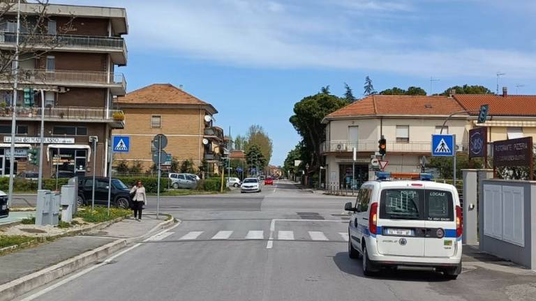Santarcangelo, guasto al semaforo tra la via Emilia e la via Montevecchi Santarcangelo, guasto al semaforo tra la via Emilia e la via Montevecchi