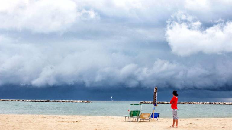 Spiagge chiuse, sindaco di Bellaria scrive a Bonaccini: ripensaci Spiagge chiuse, sindaco di Bellaria scrive a Bonaccini: ripensaci