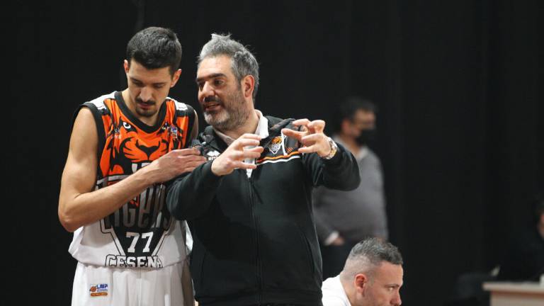 Basket B, Cesena sbanca Livorno (66-78) e vede i play-off Basket B, Cesena sbanca Livorno (66-78) e vede i play-off
