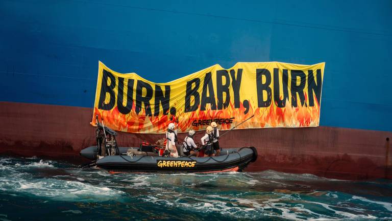 Ravenna. “Stop agli investimenti sul gas fossile”, la protesta di Greenpeace davanti al rigassificatore Ravenna. “Stop agli investimenti sul gas fossile”, la protesta di Greenpeace davanti al rigassificatore