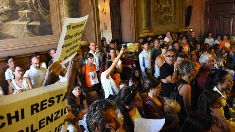 Forlì, blitz dei genitori no vax in Consiglio comunale Forlì, blitz dei genitori no vax in Consiglio comunale