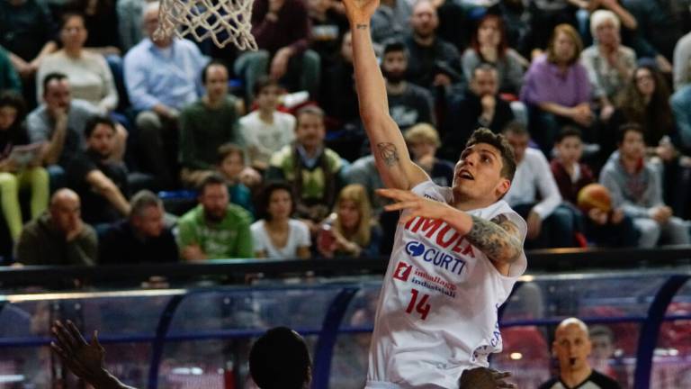Basket B, l'Andrea Costa passa a Rimini (78-82) Basket B, l'Andrea Costa passa a Rimini (78-82)
