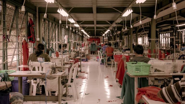 Savignano, irruzione nel capannone dei lavoratori cinesi, tra irregolari e pagamenti in nero Savignano, irruzione nel capannone dei lavoratori cinesi, tra irregolari e pagamenti in nero