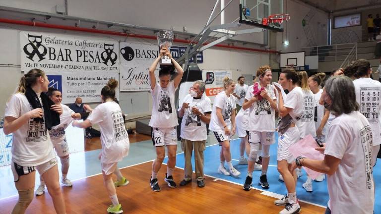 Basket donne, il Comune di Faenza rende omaggio alla E-Work Basket donne, il Comune di Faenza rende omaggio alla E-Work