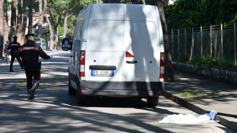 Meldola. Si getta dal furgone in marcia durante una lite, grave 26enne Meldola. Si getta dal furgone in marcia durante una lite, grave 26enne