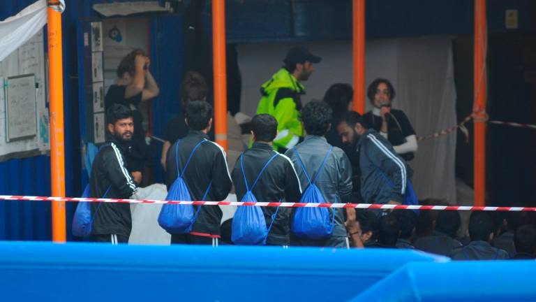 Ravenna, è arrivata la nave Solidaire con 67 migranti - VIDEO GALLERY Ravenna, è arrivata la nave Solidaire con 67 migranti - VIDEO GALLERY