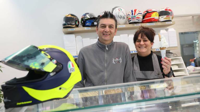 Nel mio cono ci metti il 46 e il 23: alla gelateria di Cesena i gusti con i numeri dei piloti MotoGp Nel mio cono ci metti il 46 e il 23: alla gelateria di Cesena i gusti con i numeri dei piloti MotoGp
