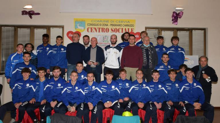 Calcio, le storie di Arrigo Sacchi incantano il pubblico di Pisignano Calcio, le storie di Arrigo Sacchi incantano il pubblico di Pisignano