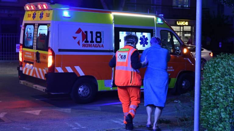 Forlì, incendio in palazzina: famiglie evacuate Forlì, incendio in palazzina: famiglie evacuate
