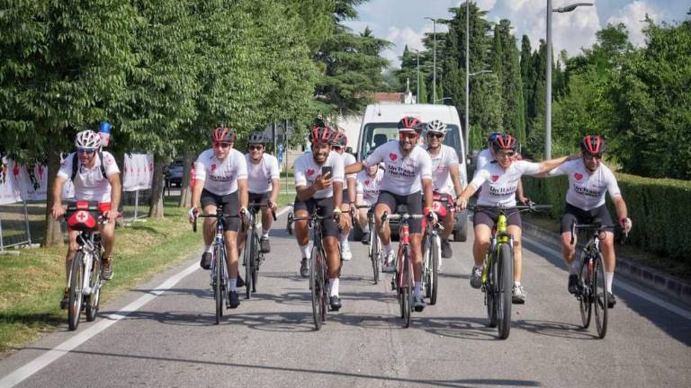 Cesenatico, alla Nove Colli 2023 i volontari della Croce Rossa sulle bici elettriche pronti a intervenire Cesenatico, alla Nove Colli 2023 i volontari della Croce Rossa sulle bici elettriche pronti a intervenire