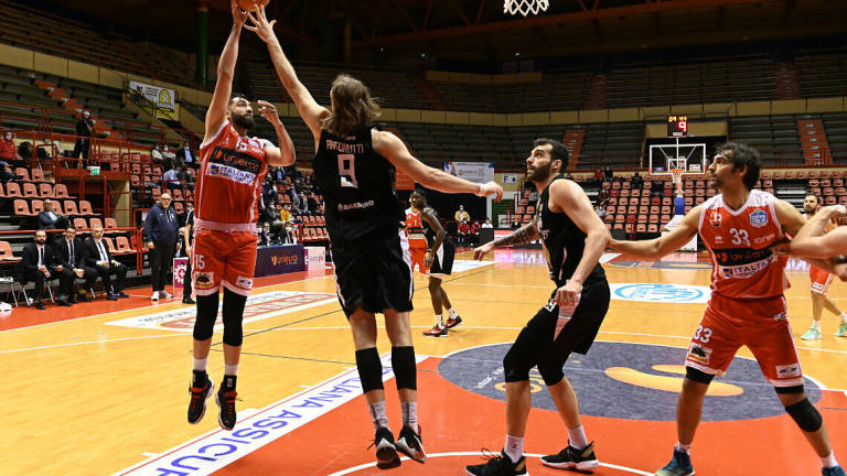 Basket A2, l'Unieuro cade a Tortona all'overtime (80-76) Basket A2, l'Unieuro cade a Tortona all'overtime (80-76)