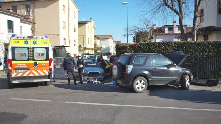 Ravenna, scontro all'incrocio: ferite due donne Ravenna, scontro all'incrocio: ferite due donne