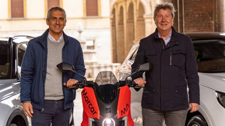 Rimini, consegnati al sindaco tre mezzi elettrici targati Marcar Rimini, consegnati al sindaco tre mezzi elettrici targati Marcar