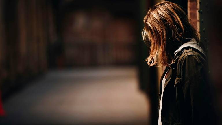 “Devi andare via da Ravenna, ti sfregio con l’acido”: insegue la ex e sfonda con un pugno il finestrino dell’auto, 38enne a giudizio immediato “Devi andare via da Ravenna, ti sfregio con l’acido”: insegue la ex e sfonda con un pugno il finestrino dell’auto, 38enne a giudizio immediato