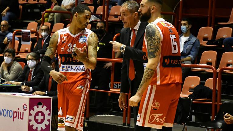 Basket A2, Unieuro: un finale da incubo per la stagione dei sogni Basket A2, Unieuro: un finale da incubo per la stagione dei sogni