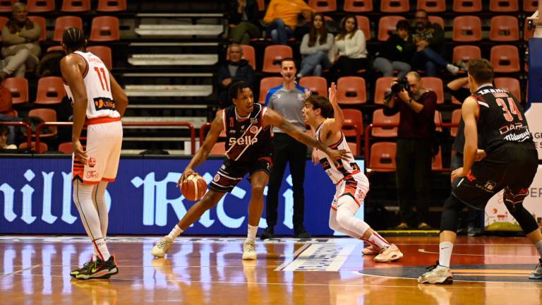 Basket A2, tutto merito dell’Unieuro se battere Cento è sembrato facile - Gallery Basket A2, tutto merito dell’Unieuro se battere Cento è sembrato facile - Gallery