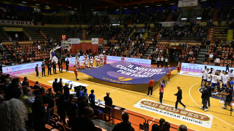 Basket A2, c'è il derby Unieuro-OraSì: dopo 2 anni riaprono le biglietterie del Pala Galassi Basket A2, c'è il derby Unieuro-OraSì: dopo 2 anni riaprono le biglietterie del Pala Galassi